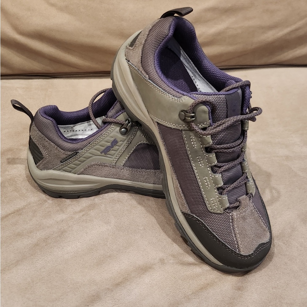 NEW Teva Gannett hiking trail shoes - women’s size 8